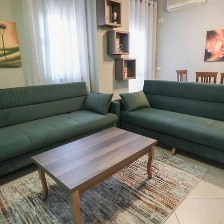 טיראנה Staycation, City Center Apartment With Balcony מראה חיצוני תמונה