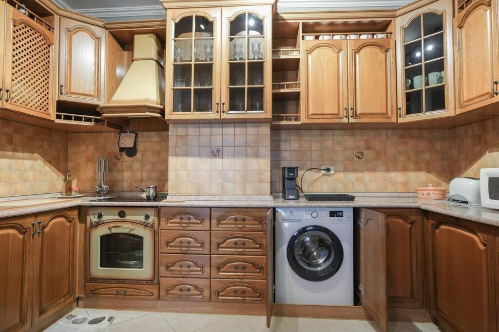 טיראנה Staycation, City Center Apartment With Balcony מראה חיצוני תמונה