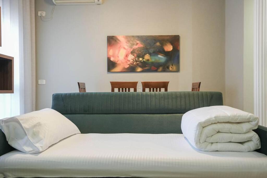 טיראנה Staycation, City Center Apartment With Balcony מראה חיצוני תמונה