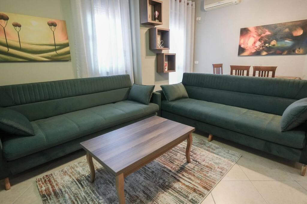 טיראנה Staycation, City Center Apartment With Balcony מראה חיצוני תמונה