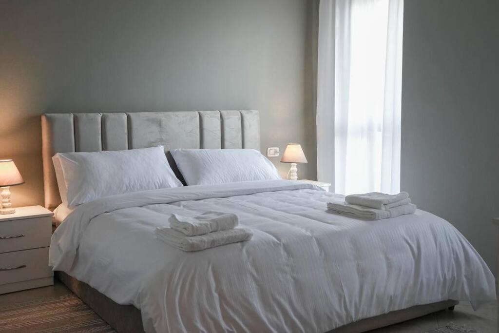 טיראנה Staycation, City Center Apartment With Balcony מראה חיצוני תמונה
